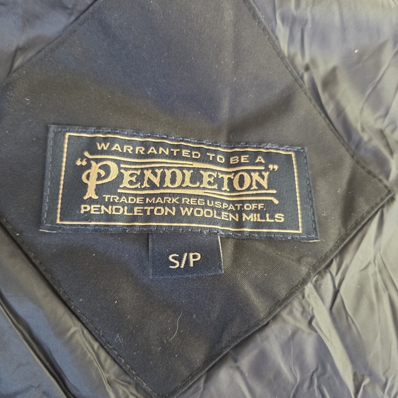 Pendleton Chalet Black & Red Striped Water Resistant Packable Down Women's Vest - Picture 4 of 9